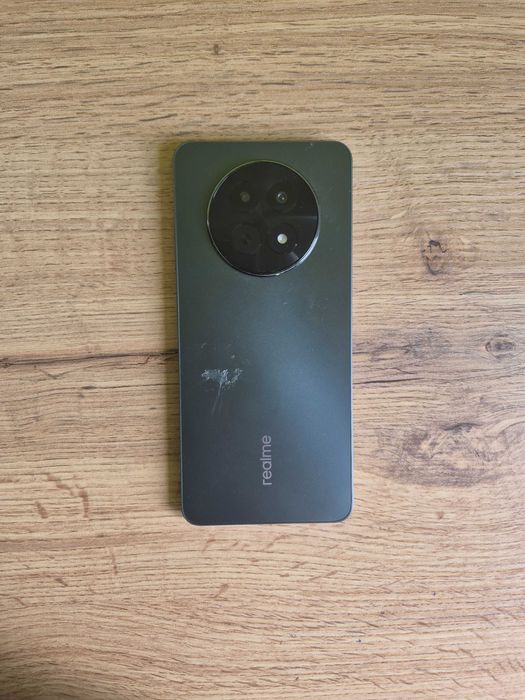 Atrapa telefonu realme 12x