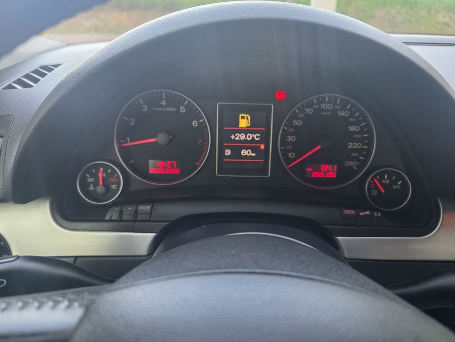 Audi A4 B7. Benzyna