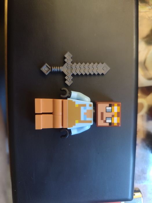 LEGO Minecraft armorsmith min157 z mieczem