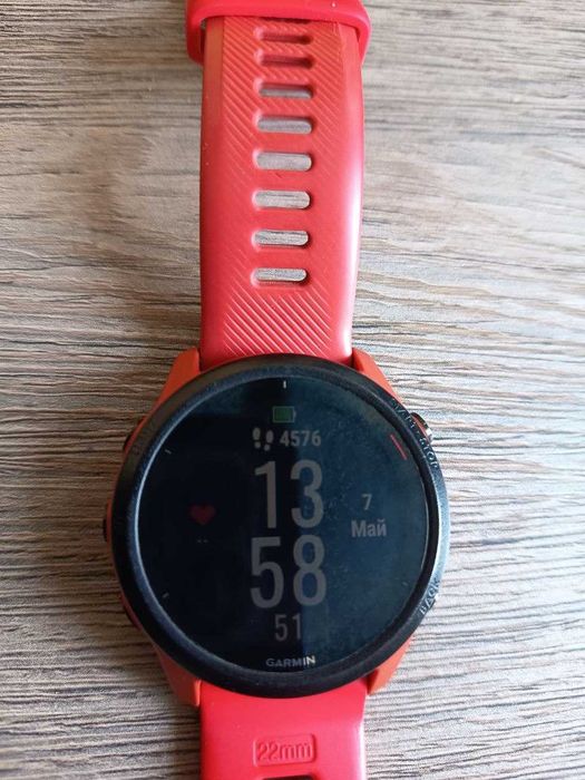 Спортивний смарт-годинник Garmin Foreranner 745