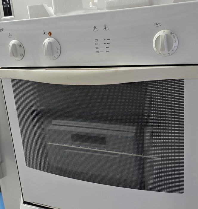 Forno indesit a funcionar 30€