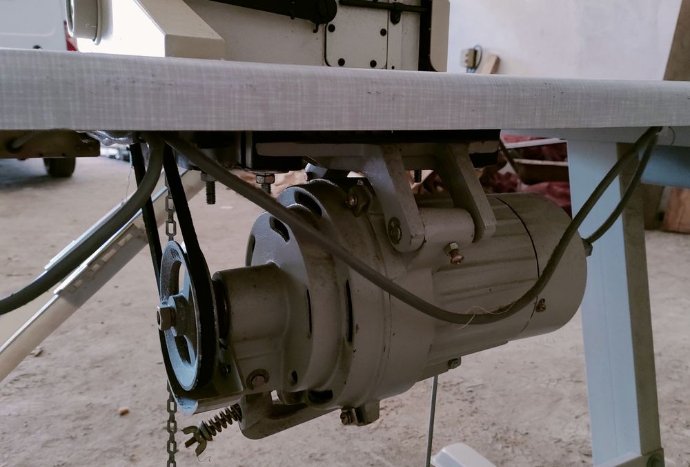 Máquina de costura corte e cose SEWMAQ