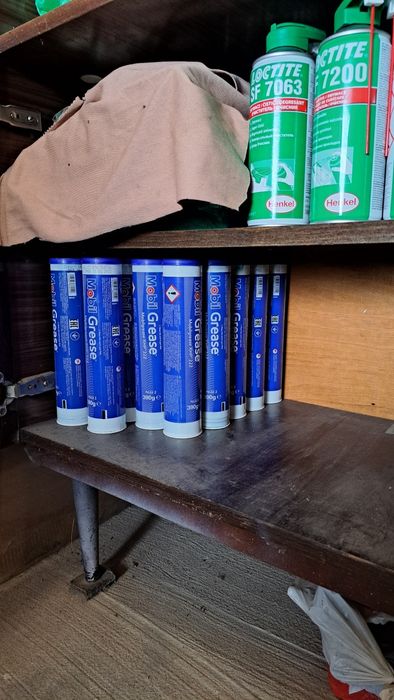 Продам смазку Mobil синяя