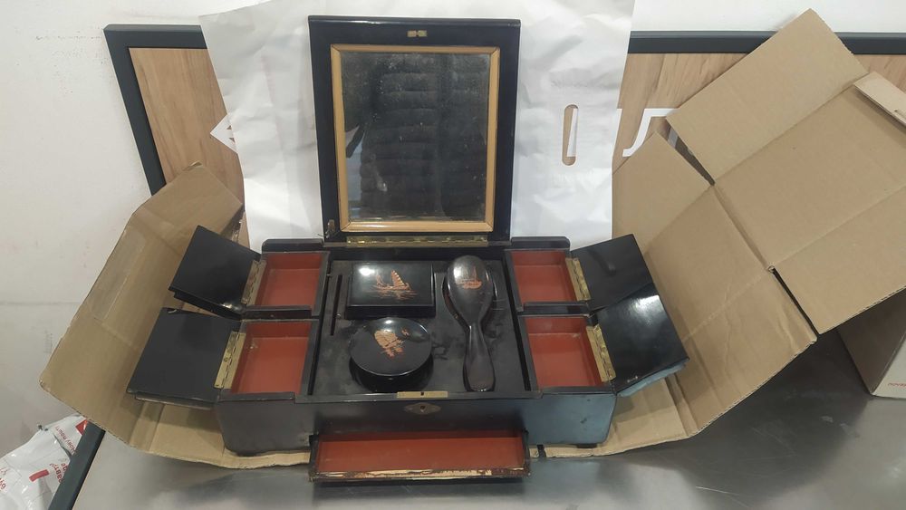 Антикварна шкатулка В'єтнам. 40-50ті роки. Для прикрас і косметики