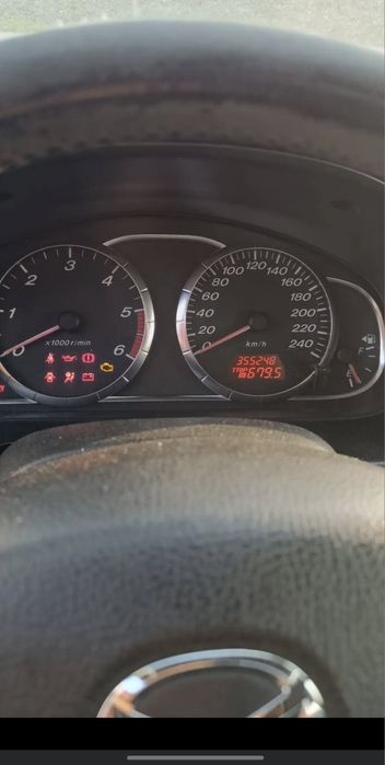 Mazda 6 com avaria