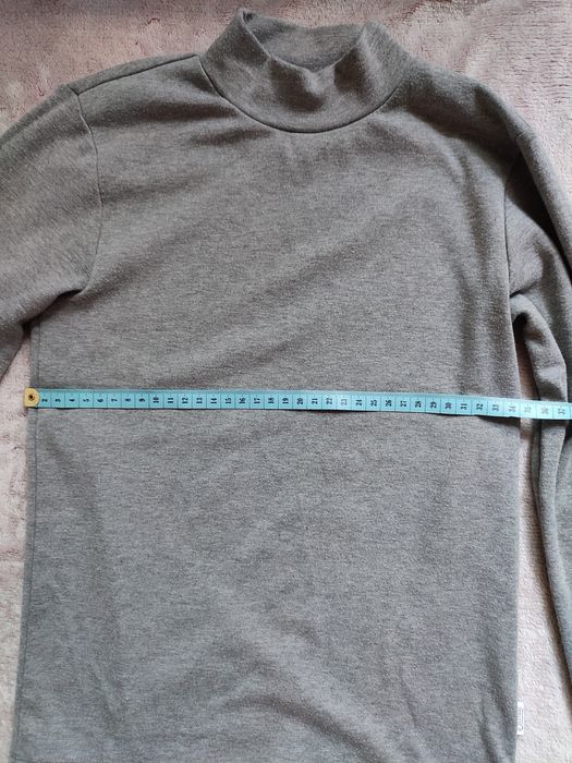 Сіра кофтинка дівоча