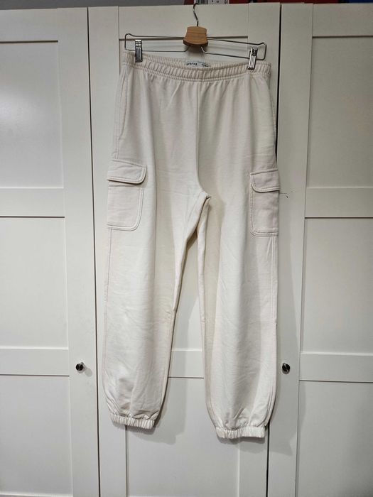 Dresy z kieszeniami po boku Bershka