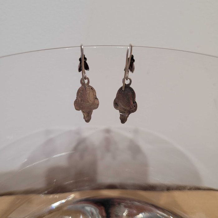 Delikatne wiszące kolczyki z onyksem