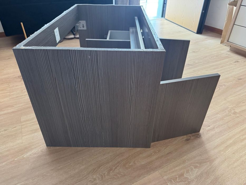 Móvel WC cinzento sem lavatório e torneira cromada