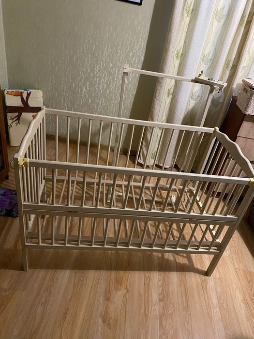 Дитяче ліжко з маятником