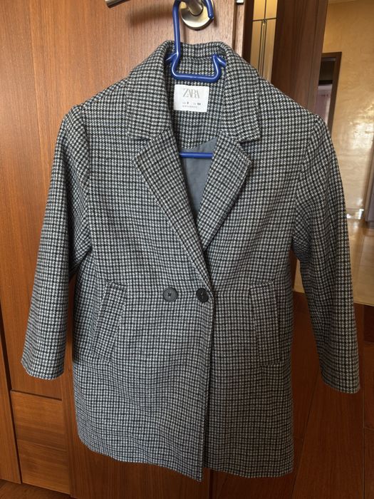 Пальто жля девочки 140 см zara