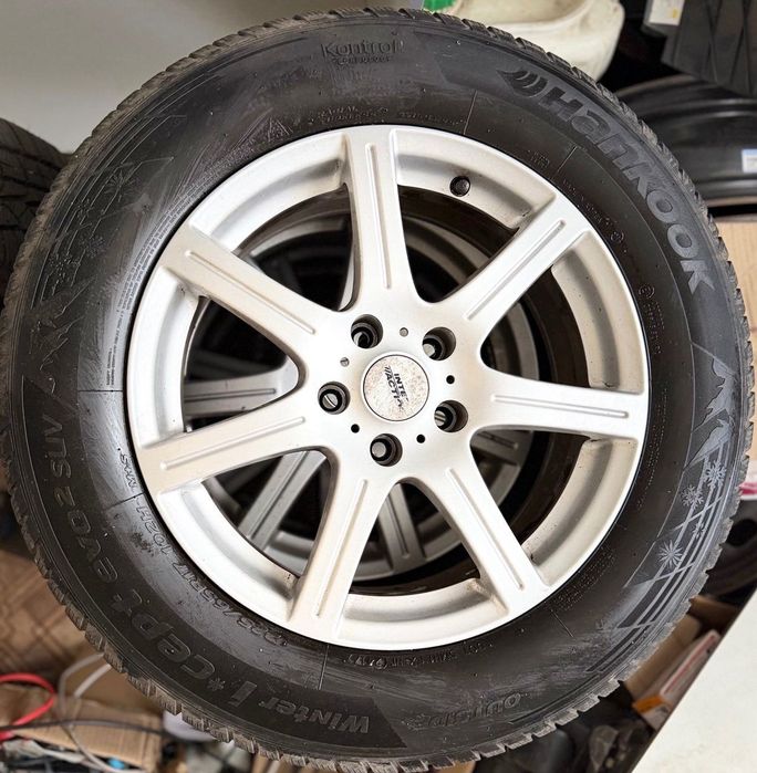 Продам зимовий комплект резини з дисками. 225/65 R17. Hankook.