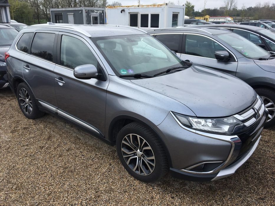 Mitsubishi Outlander PHEV Plus 4WD Plug-In Hybrid,