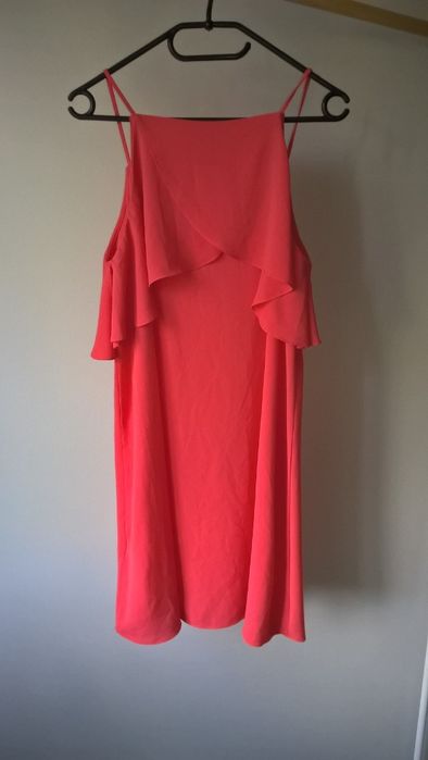 Malinowa sukienka C&A