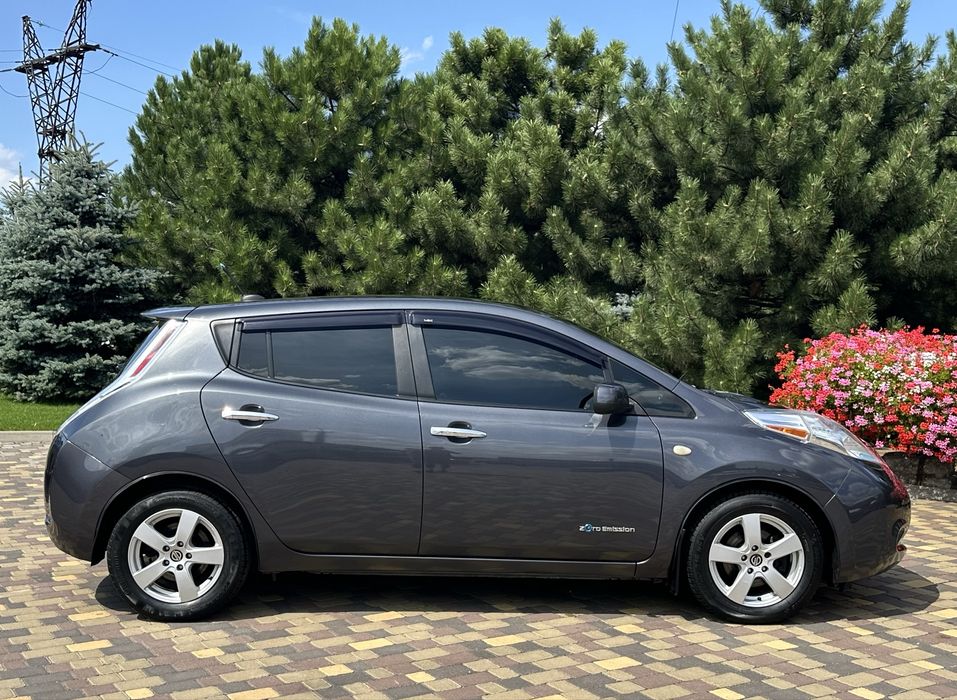 Nissan Leaf продається електромобіль Нісан Ліф в дуже хорошому стані, чистий , доглянутий , без технічних вкладень
