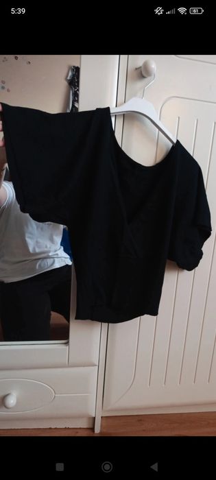 Krótki sweterek czarny