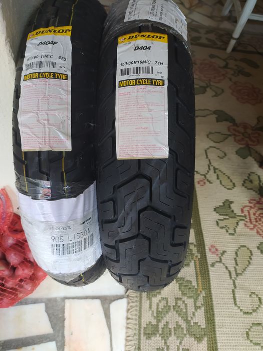 Pneus moto Dunlop para chopper.
