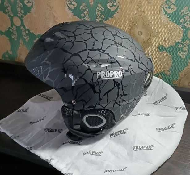 Продам горнолыжный шлем фирмы PROPRO, размер М-L 58-61. Мото вело шлем