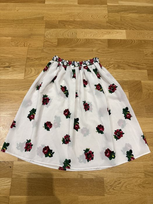 Spódnica góralska/folk na gumce biała w czerwone kwiaty | midi
