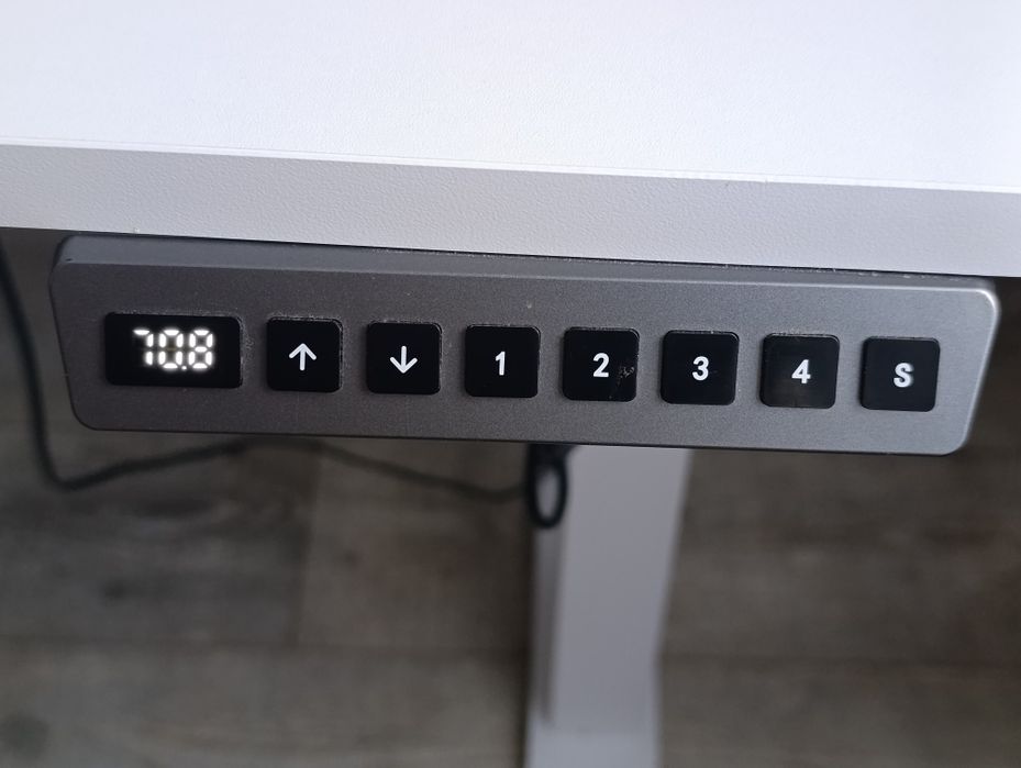Стіл з регулюванням висоти e-table від Kulik System SNITE