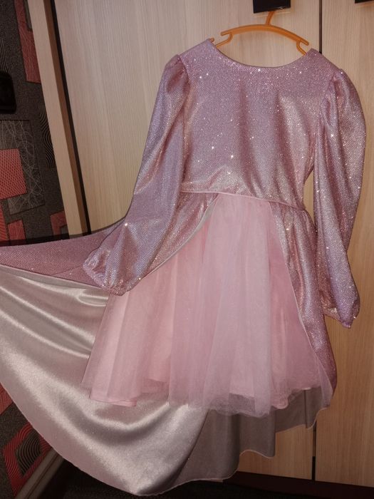 Дуже гарна сукня на ріст 116-128