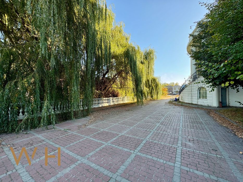 Продаж Готель 3070m², 53 сот, Озеро, Підгірці