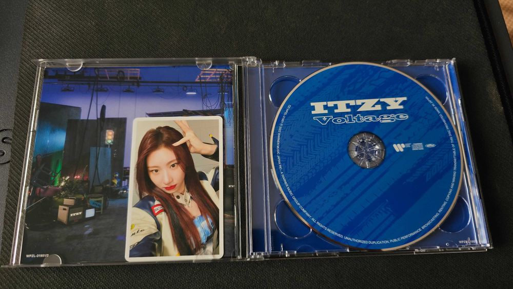 ITZY Voltage (Edição limitada Ver. A e Ver. B)