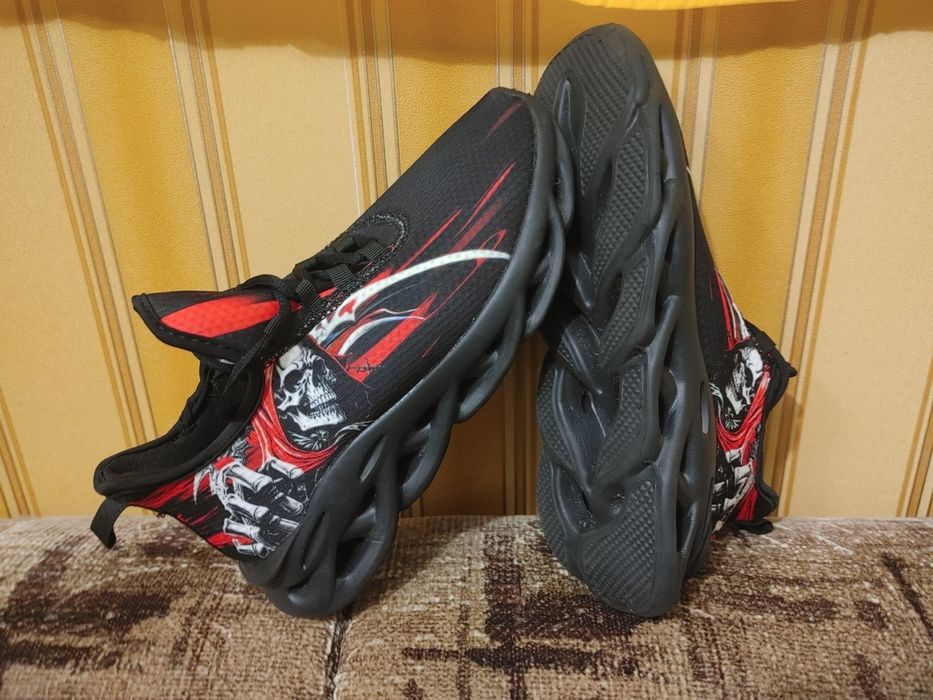 Кросівки чоловічі