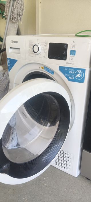 Máquina Secar Indesit 9kg