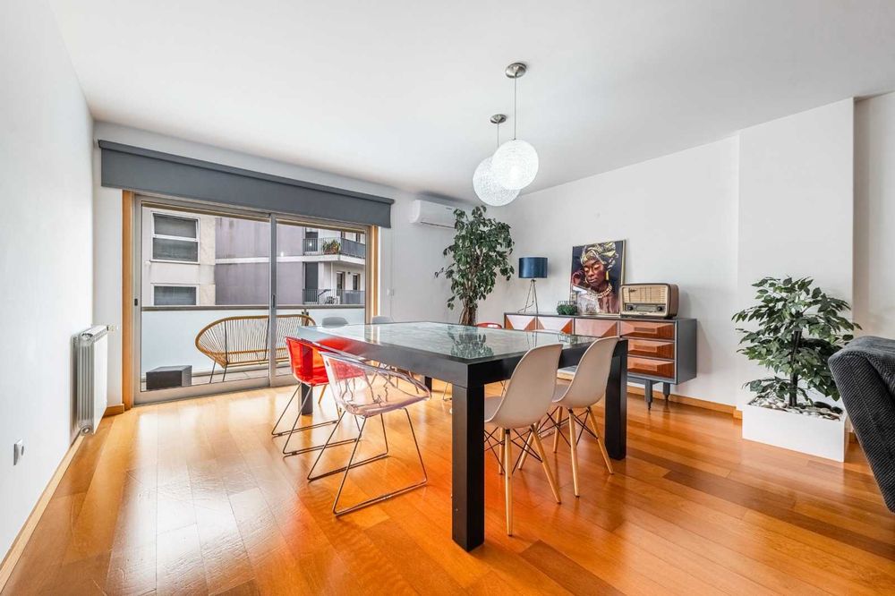 Apartamento  T4 com areas de moradia