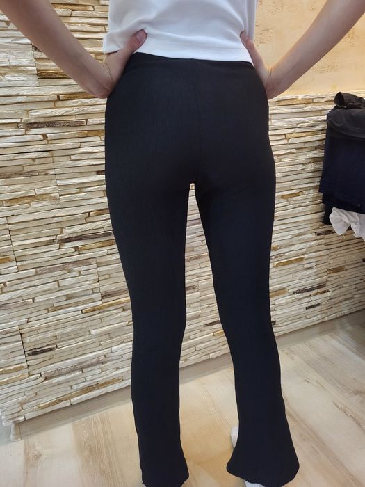 Spodnie czarne prążek dzwony