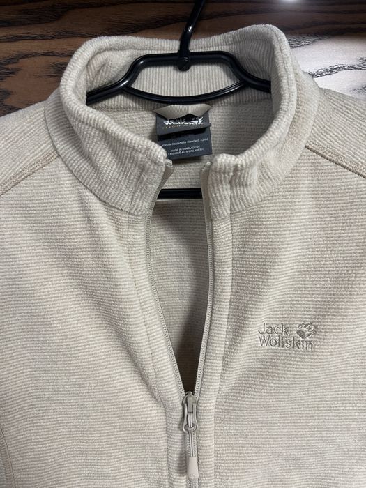 Продам женскую кофту Jack Wolfskin