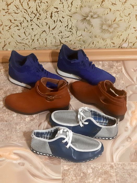 Продам одним лотом обувь б/у весна