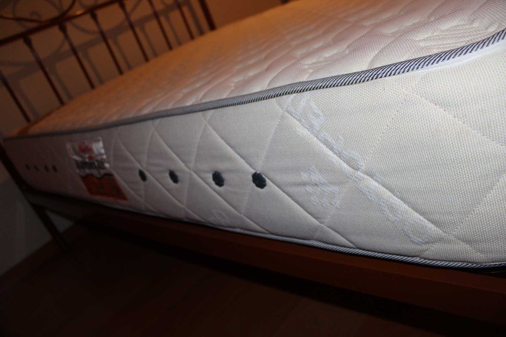 Conjunto cama de Casal e colchão