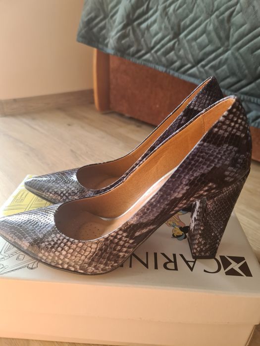 Buty/czółenka skórzane Carinii rozmiar 39
