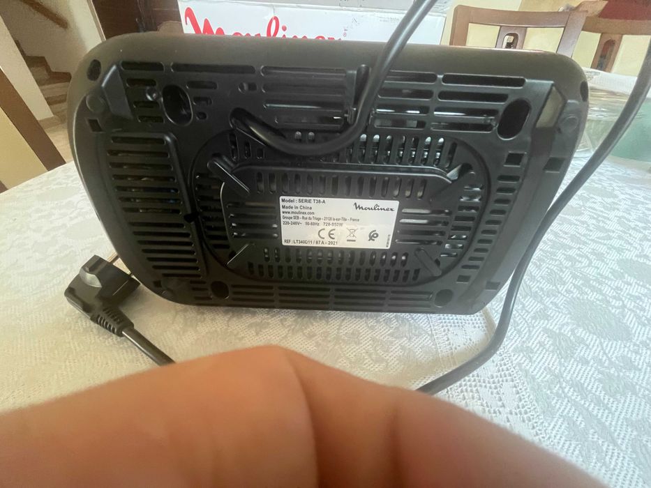 Toster Moulinex Subito LT340D11 w kolorze czerwonym