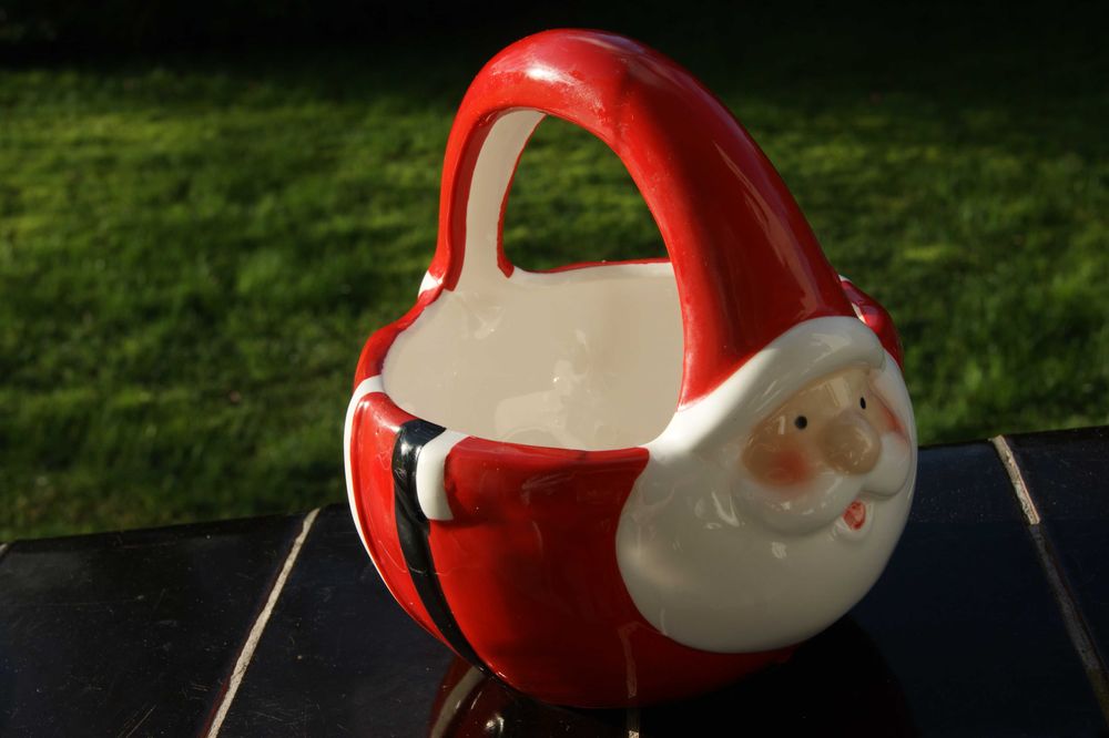 Święty Mikołaj-porcelanowy świąteczny koszyk-17x17cm