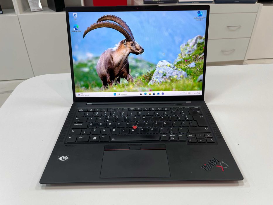 Lenovo ThinkPad X1 Carbon G10 / 14" / Intel Core i5-1240P / 16GB RAM / 512GB SSD / WUXGA / Windows 11 Pro