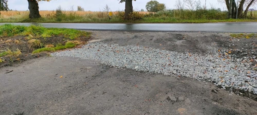 Usługi koparką , czyszczenie rowów
