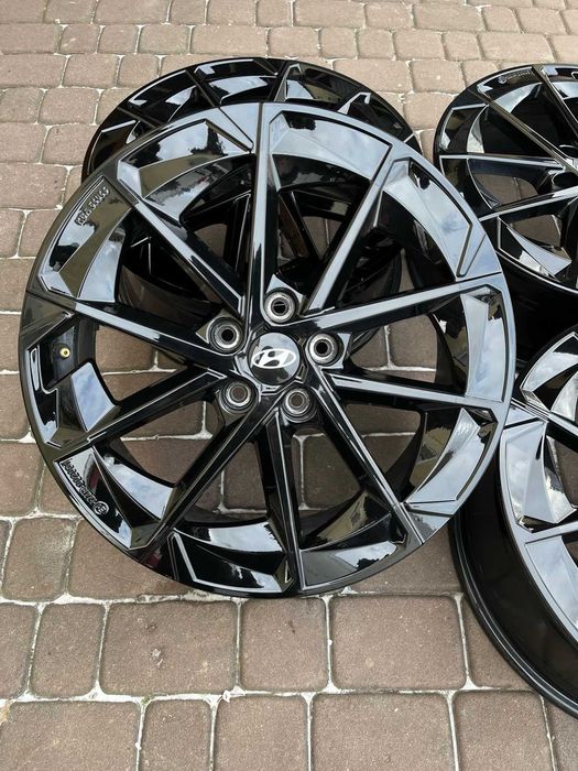 Oryginalne alufelgi Hyundai 5x114,3 19 CZUJNIKI Tucson IONIQ 5 CZARNE
