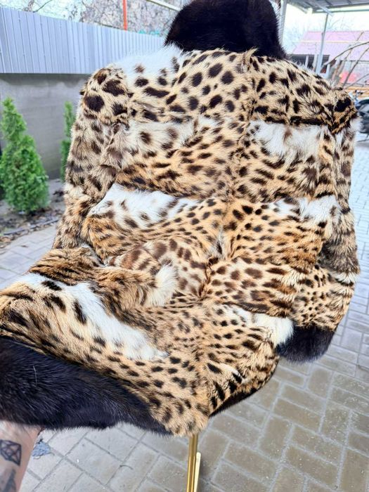 Шикарна шуба , із хутра оцелота , леопарда , та норки
