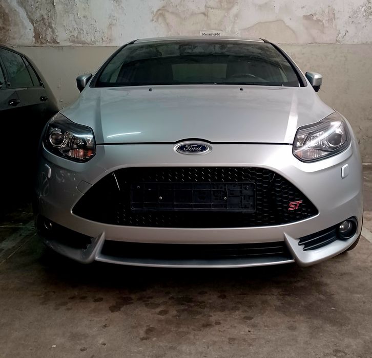 Ford Focus 2.0 ST Ecoboost 250cv c/ novo