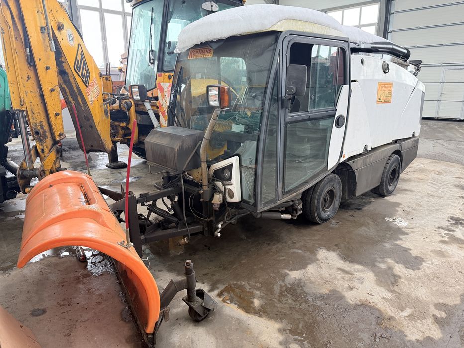 Johnston 201 zamiatarka plus plug do odsniezania  sciezek chodnikow