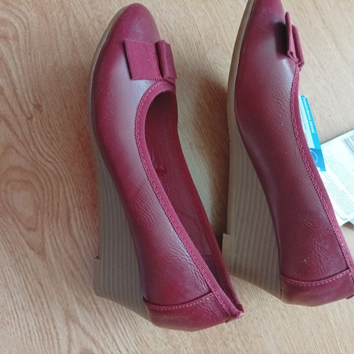 74*Nowe buty/pantofelki damskie na koturnie rozmiar 37