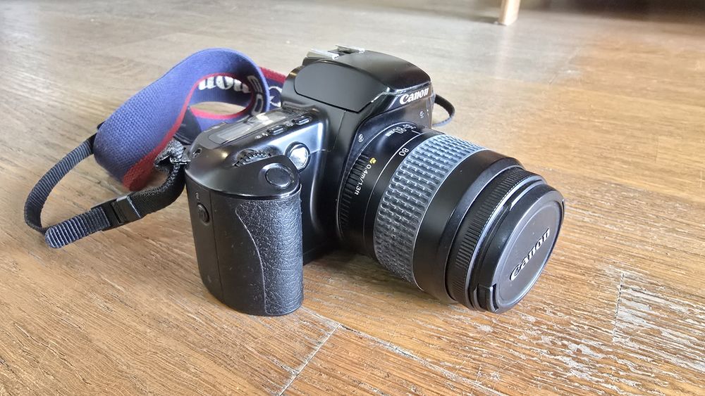 Máquina fotográfica SLR Canon EOS 500