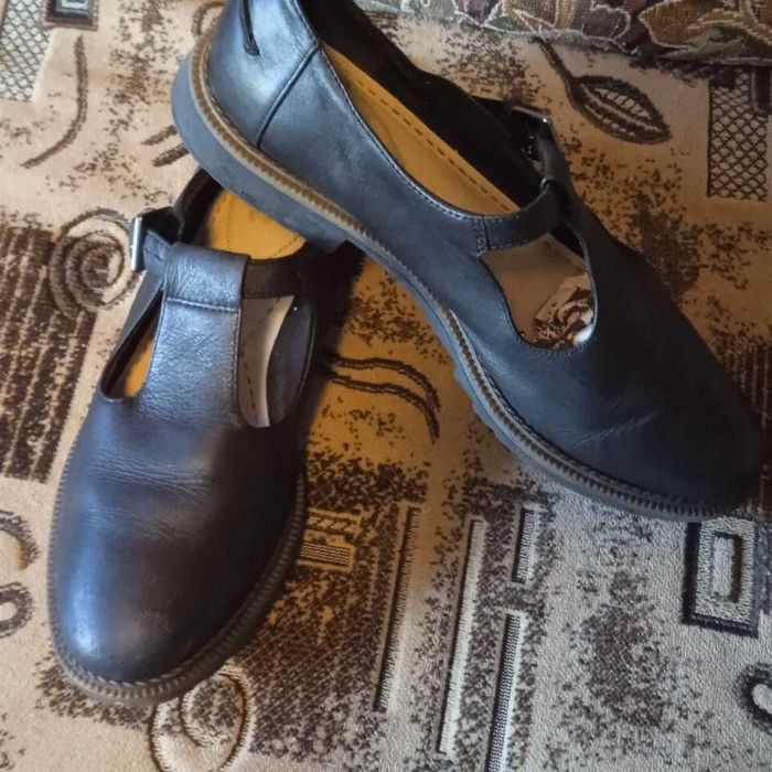 Продам стильні шкіряні туфлі Clarks устілка 25,5 см