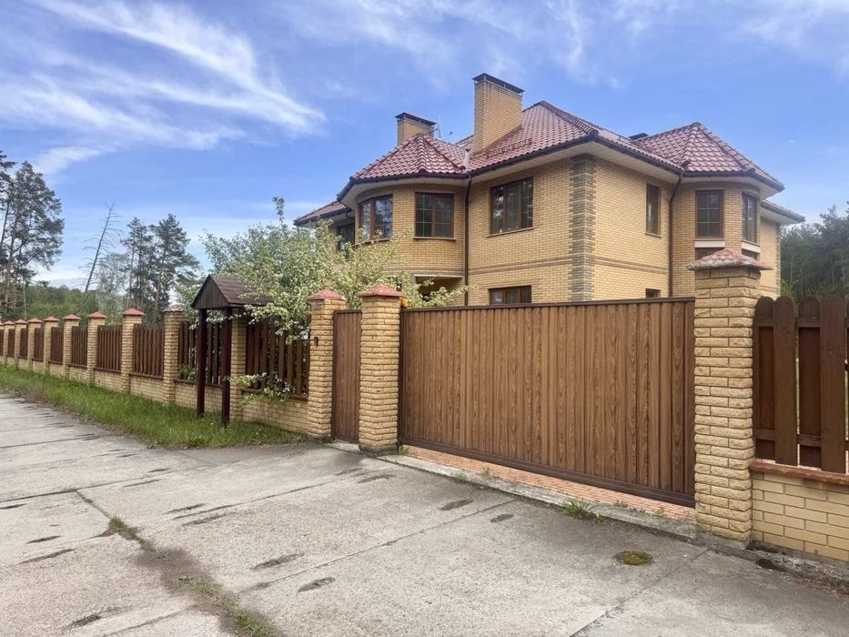 Аренда 3-этажного дома с баней и гаражом.1 га земли,Воропаев