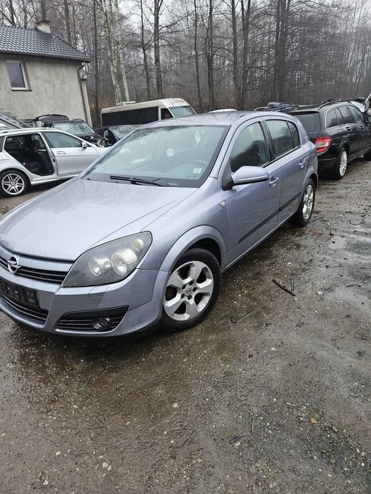 Posiadam czesci  opel astra h  3  1.7cdti   hb 2005r