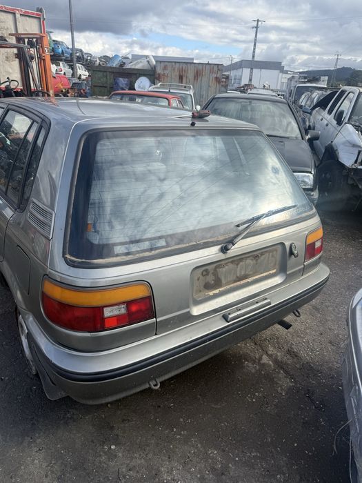 Toyota  Corolla E90 (peças)