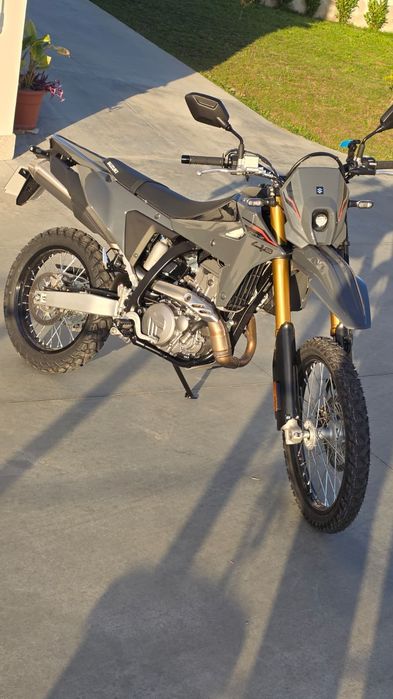 Suzuki DR-Z4S 2025